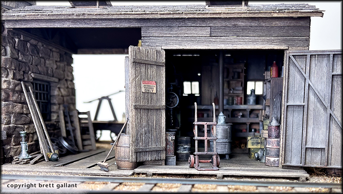 SierraWest  O Scale Water Tank and Handcar Shed